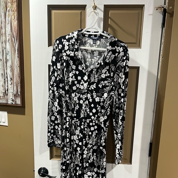 Chaps Black and White Floral Long Sleeve Dress - Picture 1 of 4